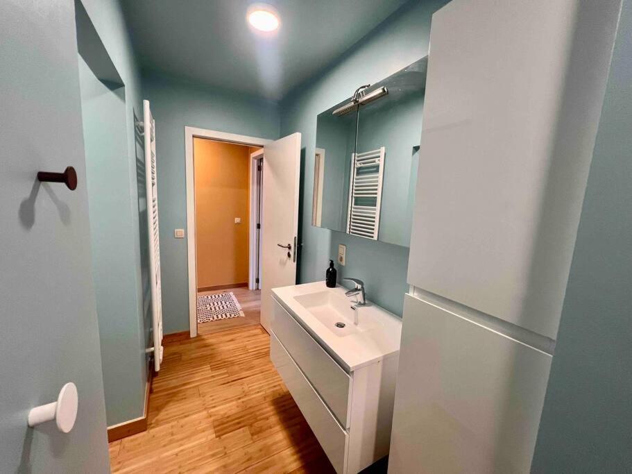 Le Retro Chic - Grand Duplex Pour 6 Dans Le Centre Apartment Liege Bagian luar foto